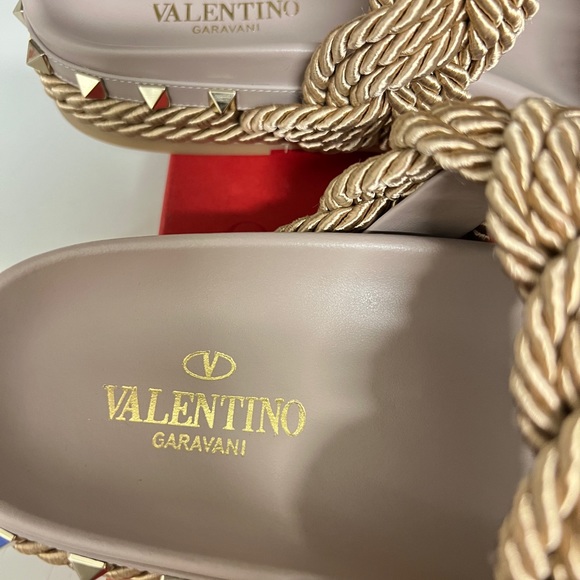 VALENTINO GARAVANI
Braided Espadrille Rockstud Slide Sandals - Picture 5 of 10